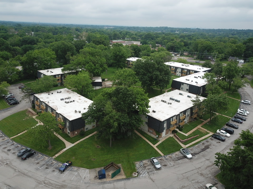 Woodlands Apartments aerial view in Saint Louis, MO