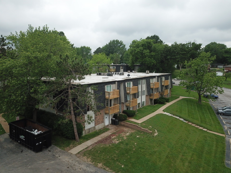 Woodlands Apartments exterior in Saint Louis, MO