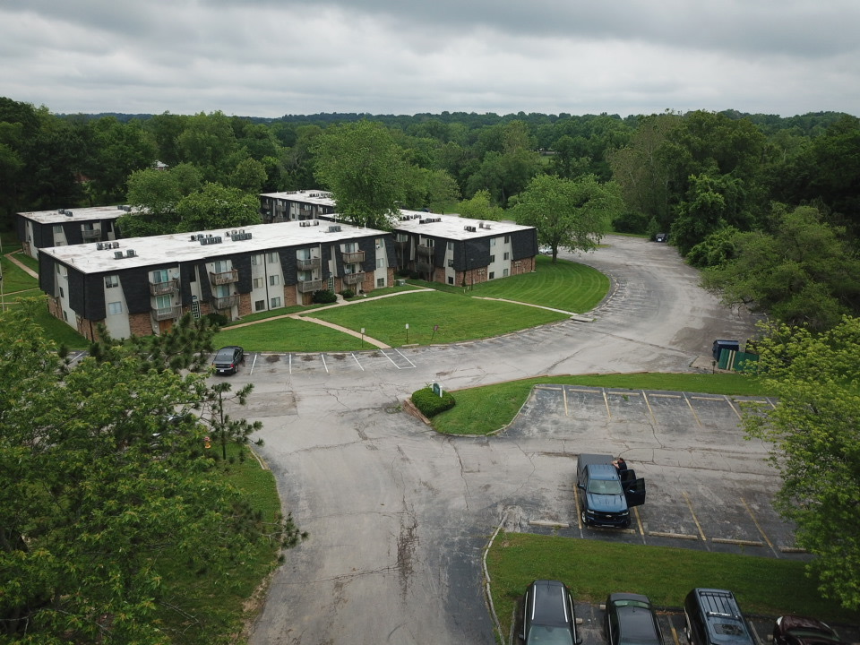 Woodlands Apartments exterior in Saint Louis, MO