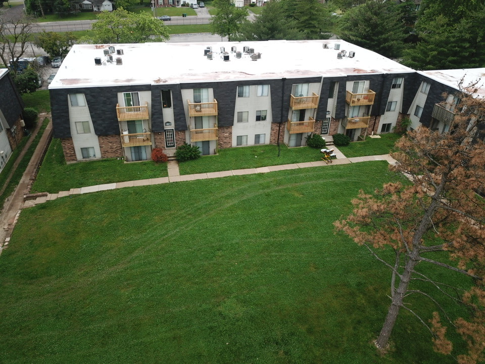 Woodlands Apartments exterior in Saint Louis, MO