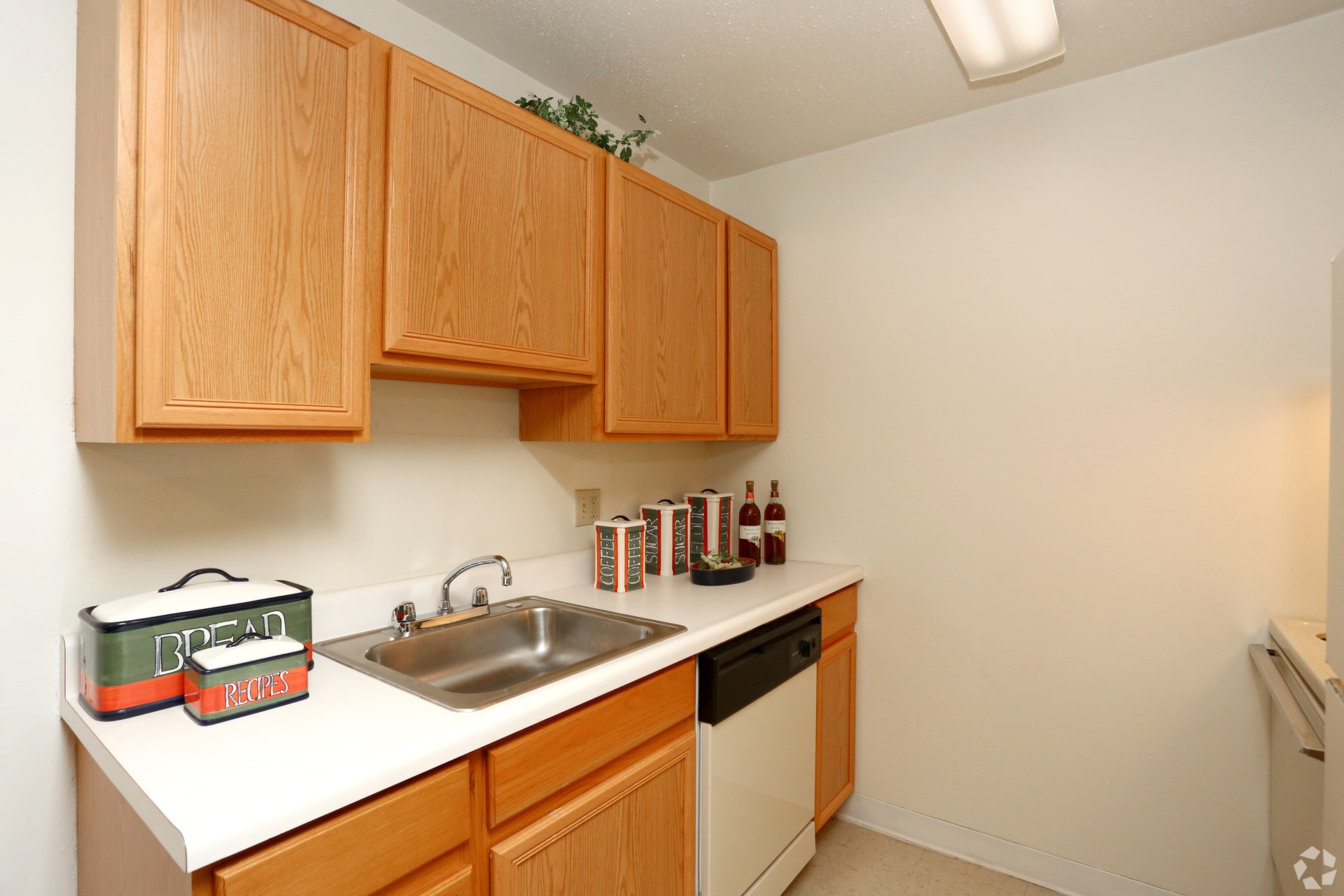 Woodlands Apartments kitchen in Saint Louis, MO