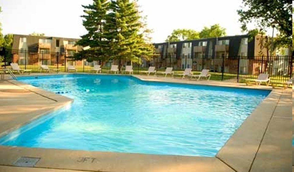 Woodlands Apartments pool in Saint Louis, MO